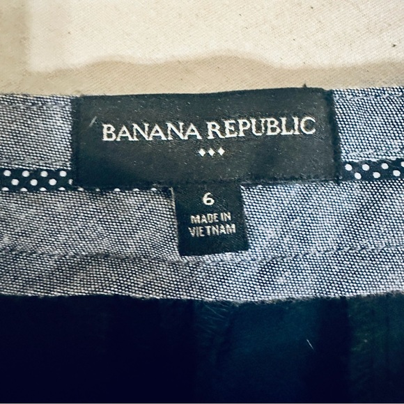 Banana Republic Navy Blue Scalloped Mid Rise Shorts Size 6 EUC - Picture 3 of 7